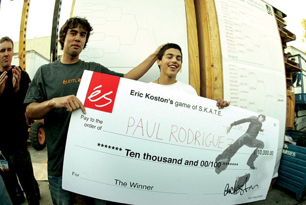 Paul Rodriguez receives his $10,000 check for 1st place at éS Game of SKATE.
